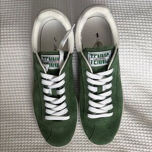 Lacoste Classic Green and White Sneakers - Size 7
